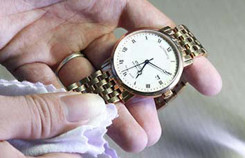 Cách vệ sinh và bảo quản đồng hồ đeo tay