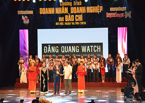 Đăng Quang Watch được vinh danh trong Gala “Báo chí với doanh nhân, doanh nghiệp”
