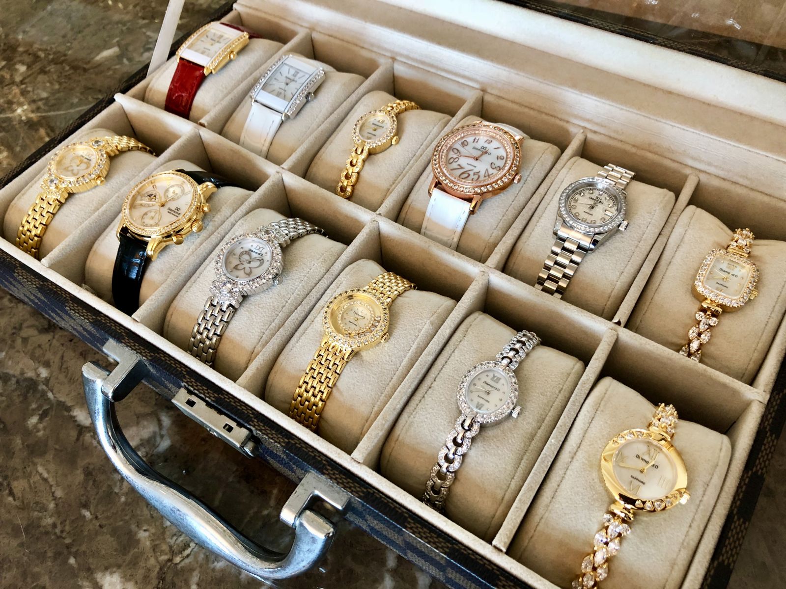 Bộ Sưu Tập Đồng Hồ Thời Trang Nữ Mới Nhất 2020 Với Thiết Kế Mang Phong Cách  Hoàng Gia Đẳng Cấp