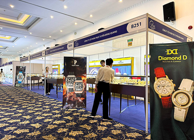 Dong ho nu DIamond d