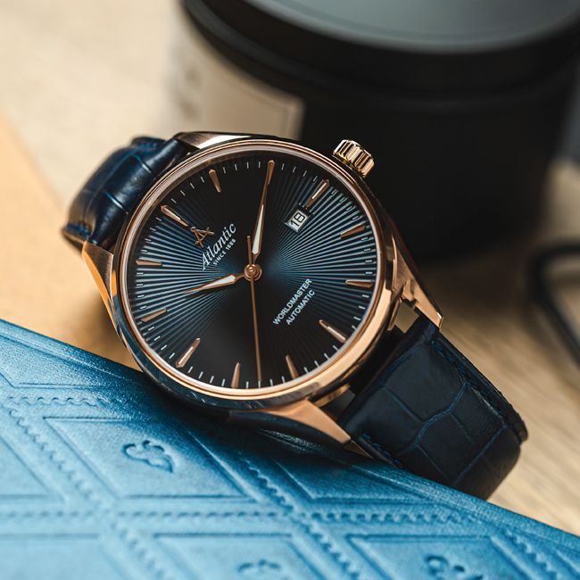 dong-ho-atlantic-swiss-at-527594451