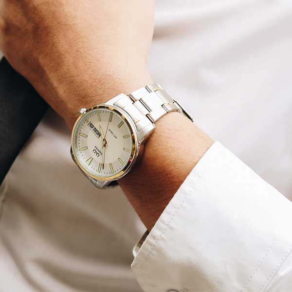 dong-ho-qq-qq-s330j401y