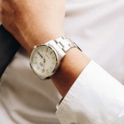 dong-ho-qq-qq-s330j401y